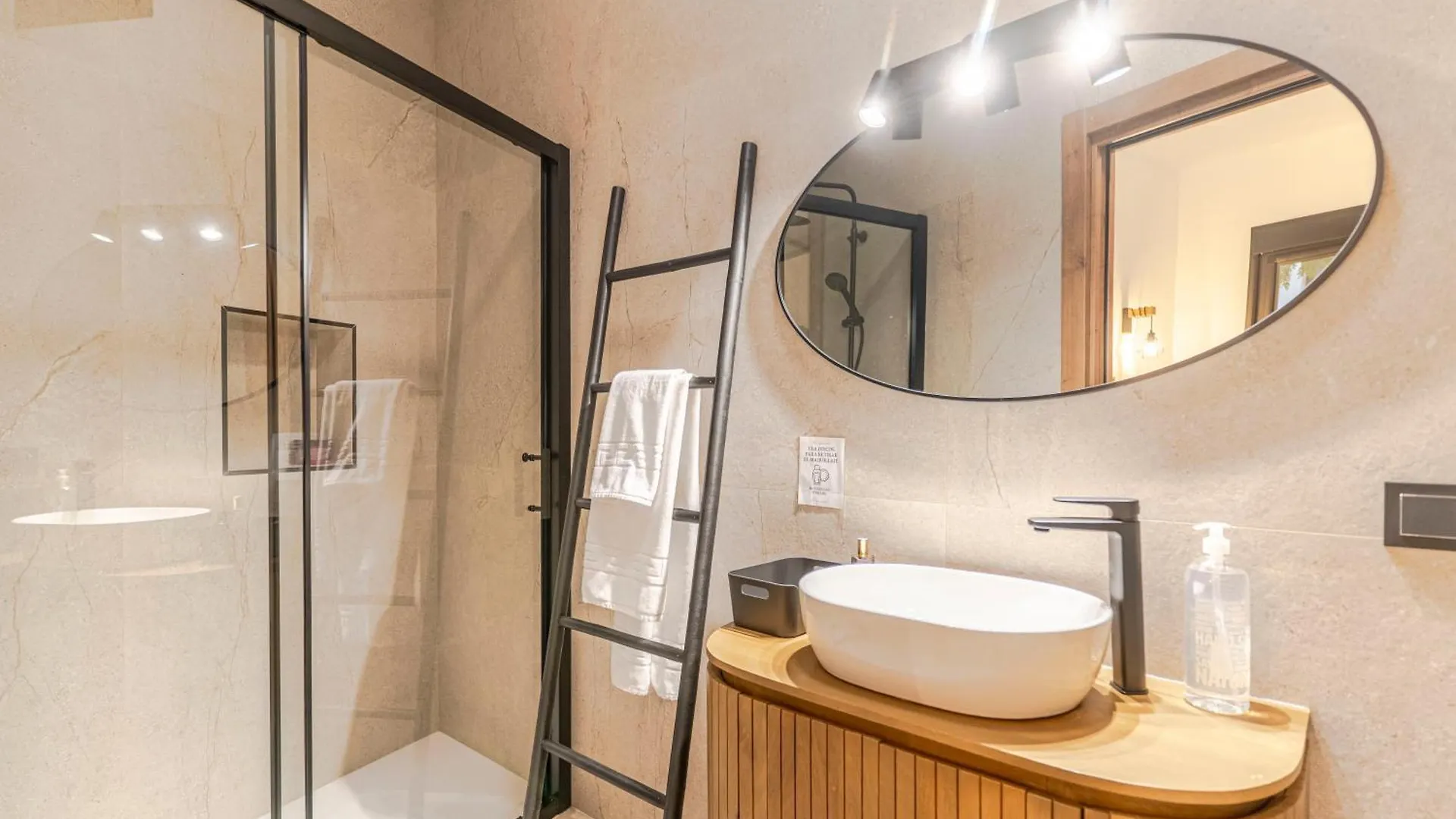 Rentitspain Casa Lavadero Historia Y Confort 劳约德安达拉克
